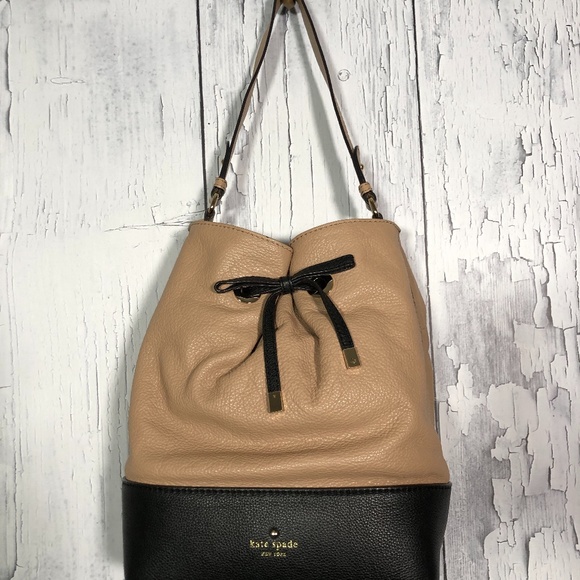 kate spade Handbags - Kate Spade Taupe/Black Leather Bucket Bag